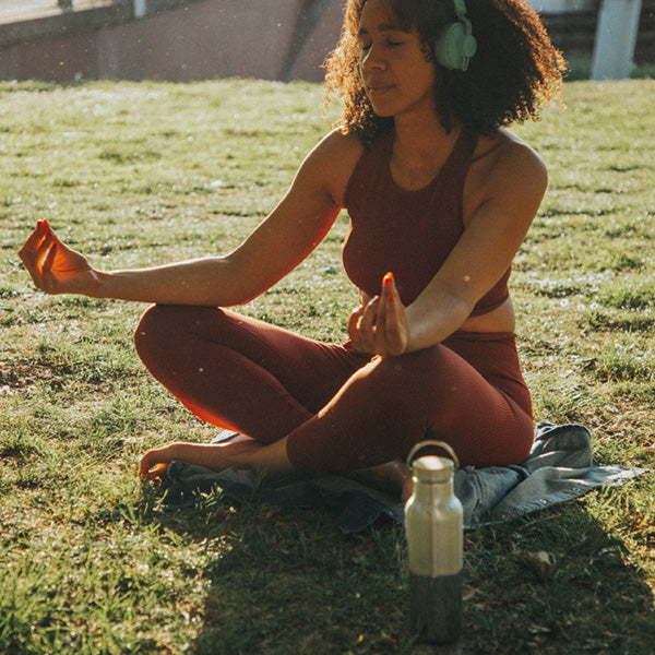 12oz-rise-reflect-with-bamboo-cap-t4 16oz_rise_reflect_yoga_park_headphones_square.jpg