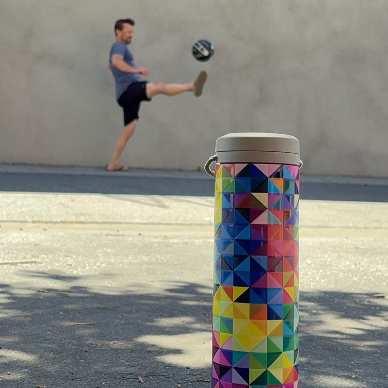 20oz-tkwide-with-twist-cap-mosaic-z2 20oz_tkwide_bottle_seasonal_mosaic_soccerball_player_square.jpg