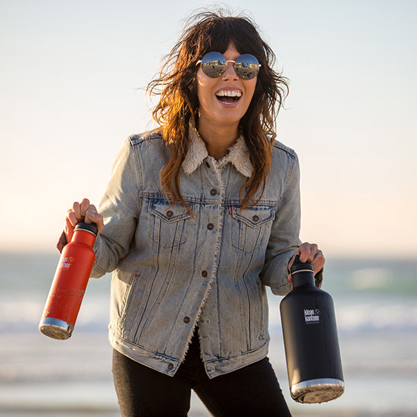 64oz-classic-with-loop-cap-q8 64oz_insulated_classic_black_beach_smile_square.jpg