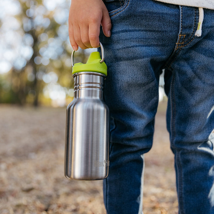 classic-kid-sippy-cap-k4 K12CNSIPPY-BS-kids_sippy_bottle_carry_lifestyle_f9e24b84-a0ae-465d-aad5-3c60c5592b7d.jpg