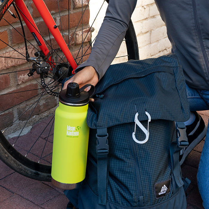 tkwide-chug-cap-n5 K32TKWSSL-JP-Bottle-Biking-Chug-Cap-lifestyle.jpg
