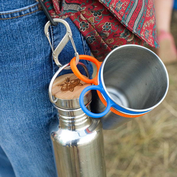 steel-s-biner-3-i6 carabiner_steel_clip_bottle_lifestyle_f9a2dad1-cd06-4894-b3ff-13476b2b5a87.jpg